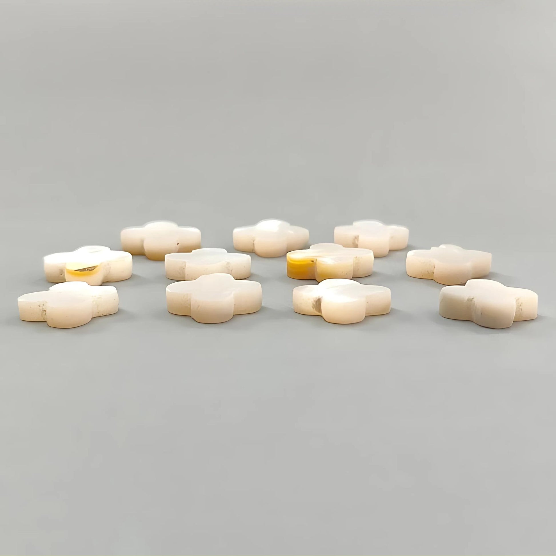 intaglio elaborato in madreperla