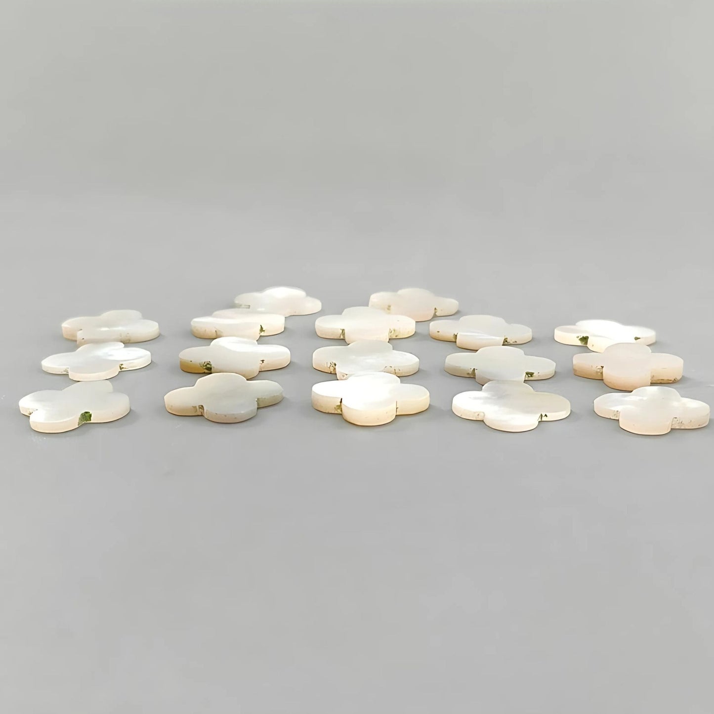 intaglio elaborato in madreperla