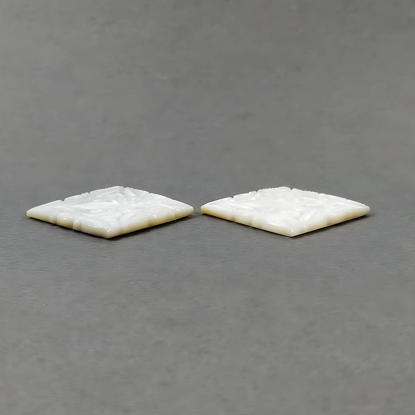 マザーオブパールのマーキス彫刻