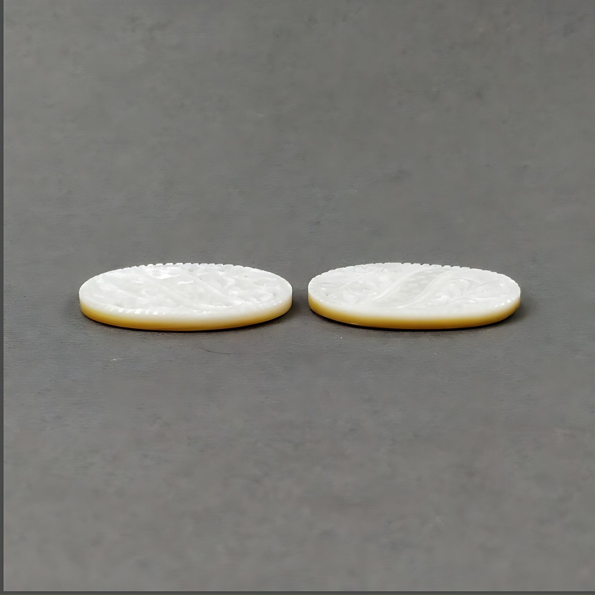 マザーオブパールの楕円彫刻