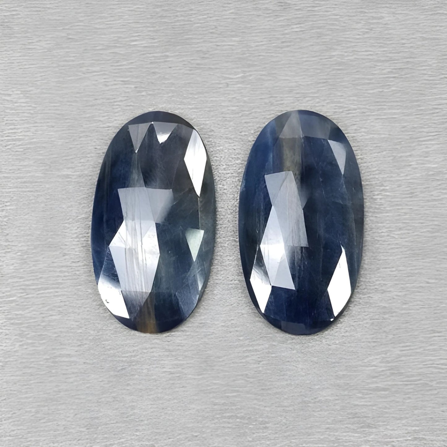 Zafiro múltiple con parte posterior plana