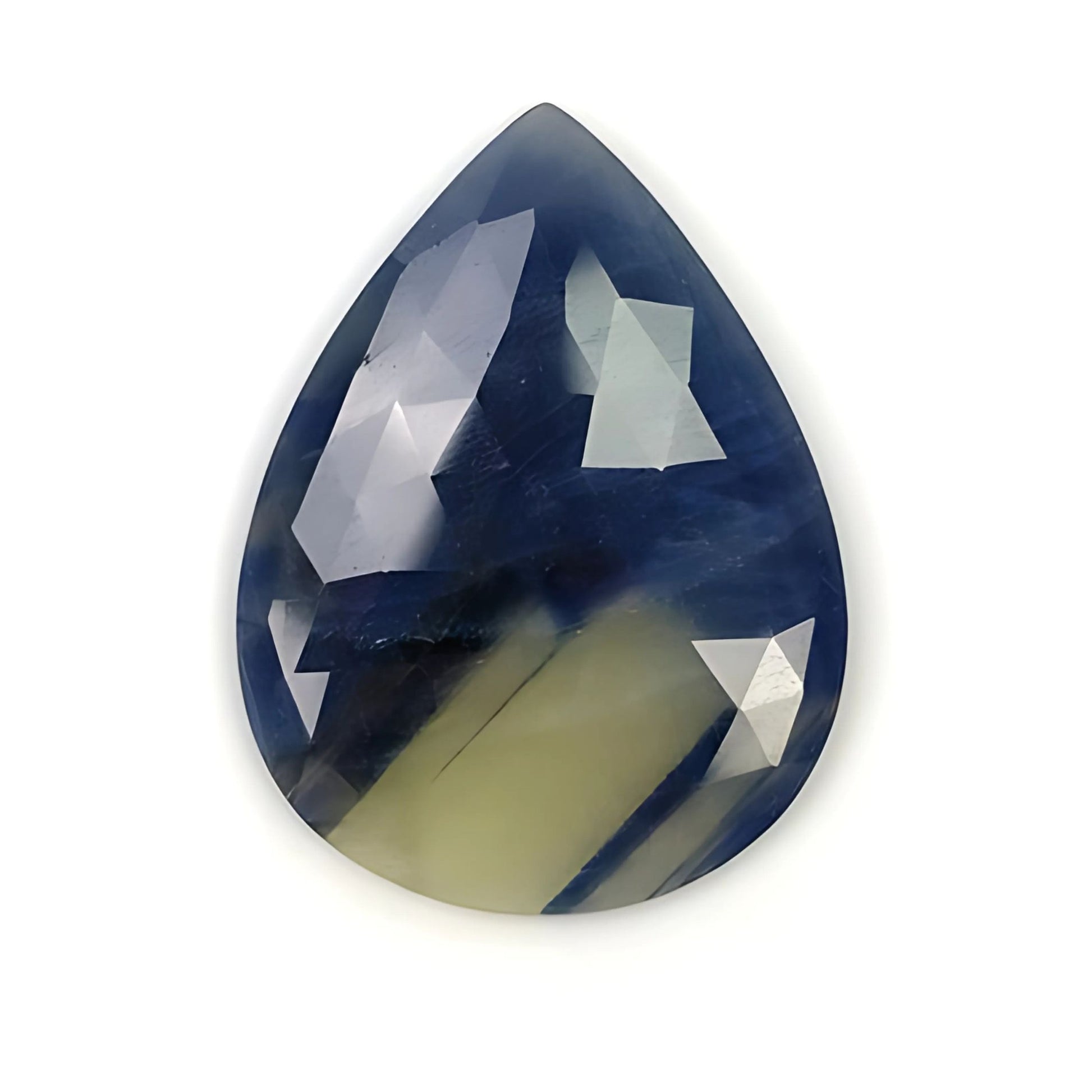 ファセット加工されたマルチサファイア宝石