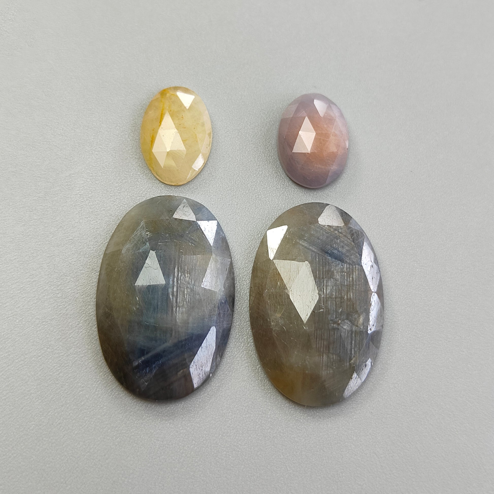 gemma naturale di zaffiro multicolore