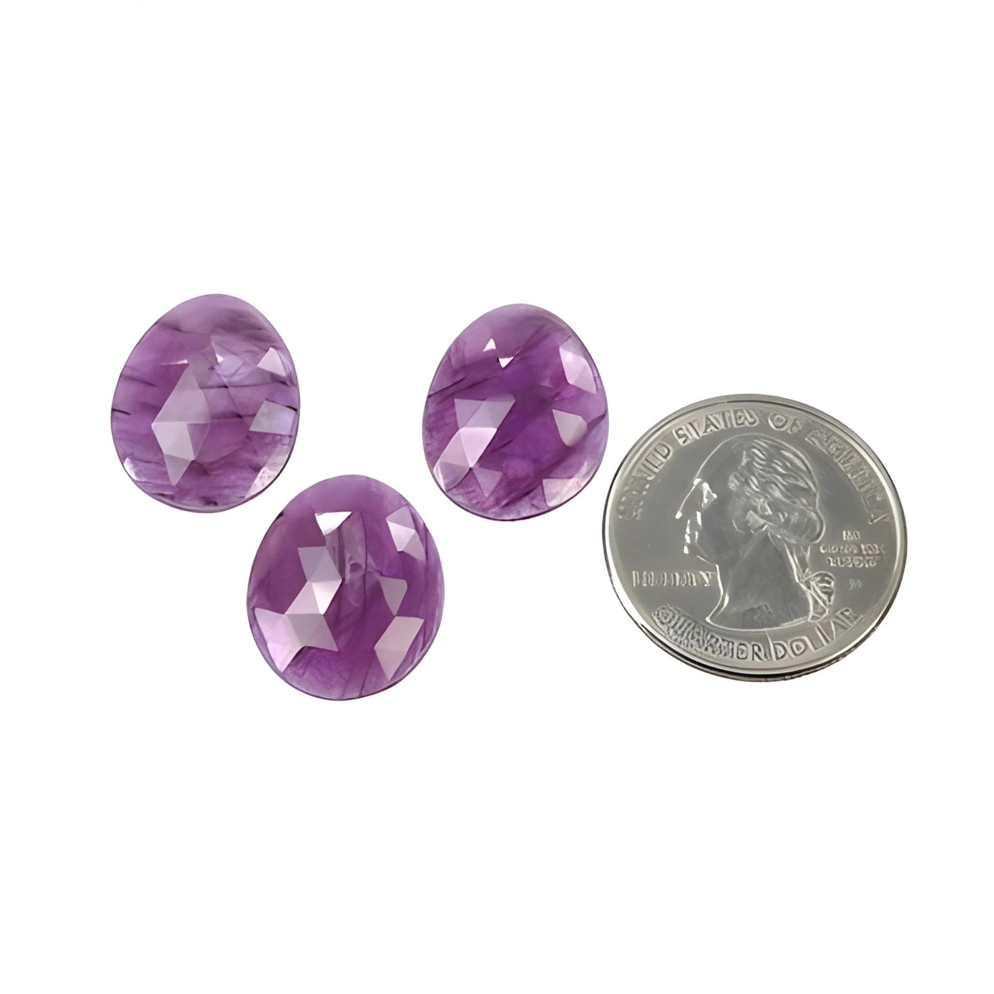 ファセットカットのパープルサファイア宝石