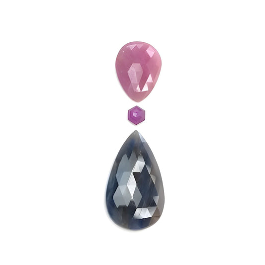 Flacher Saphir-Edelstein mit mehreren Saphiren