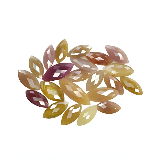 Saphir multiforme de forme marquise