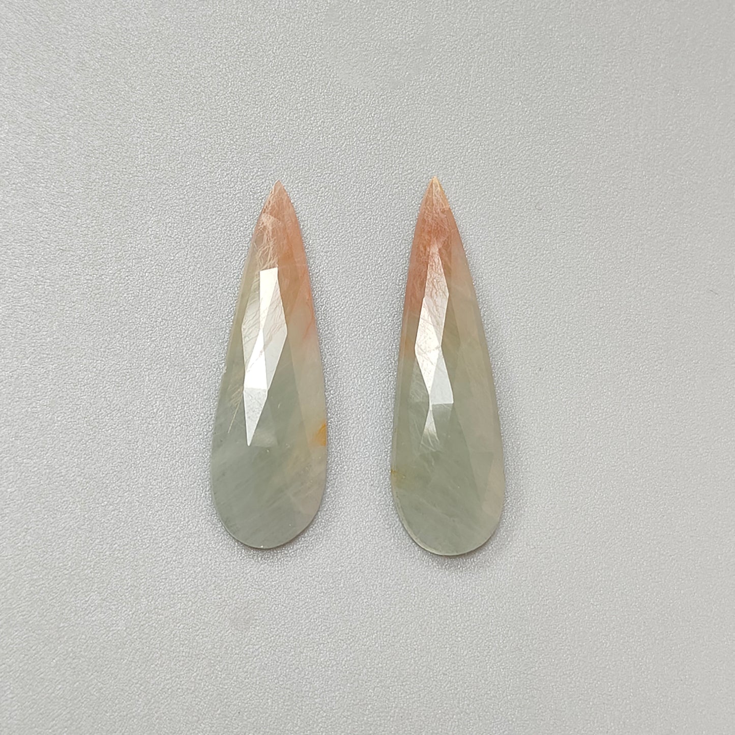 Natürlicher Multi-Saphir-Edelstein