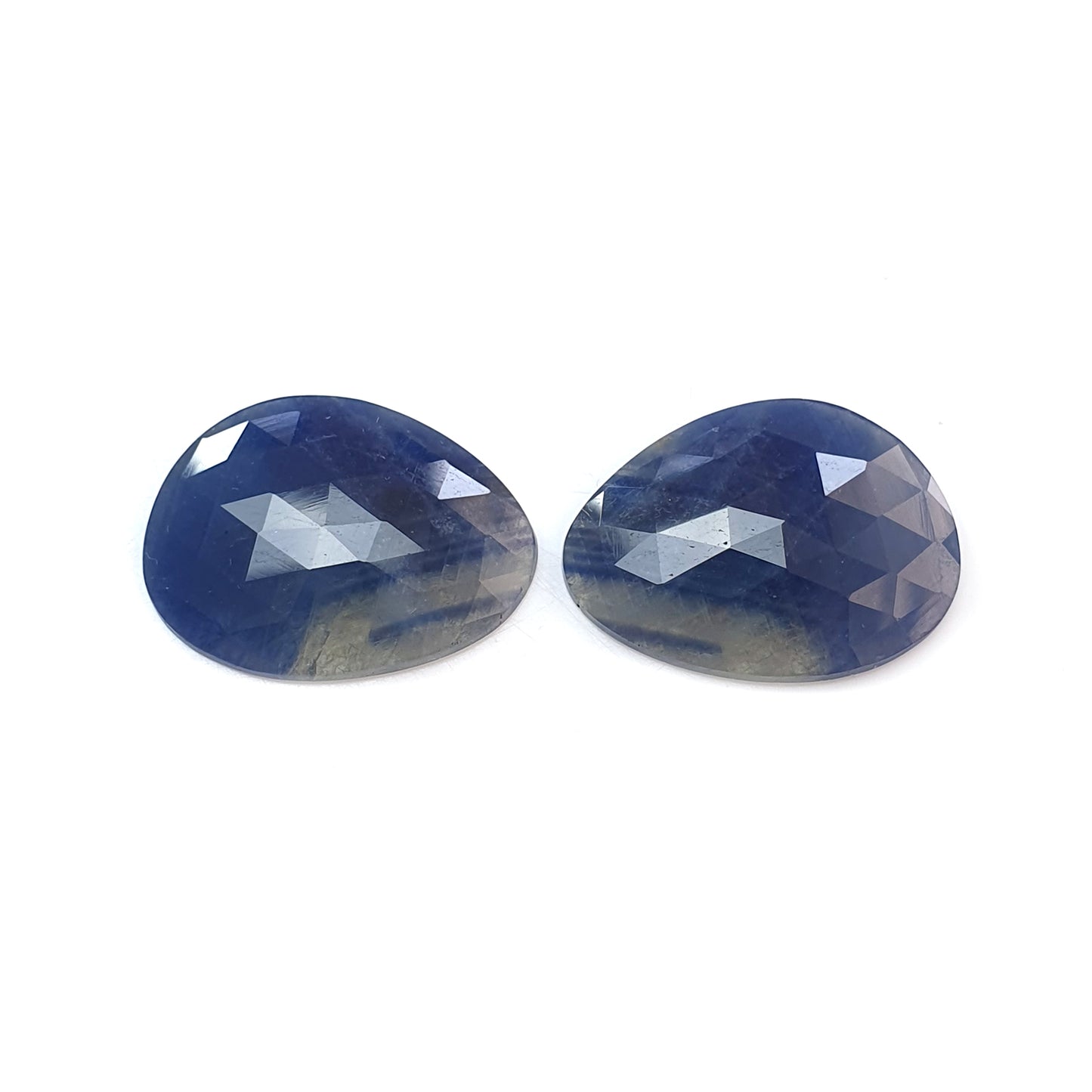 حجر الياقوت ثنائي اللون