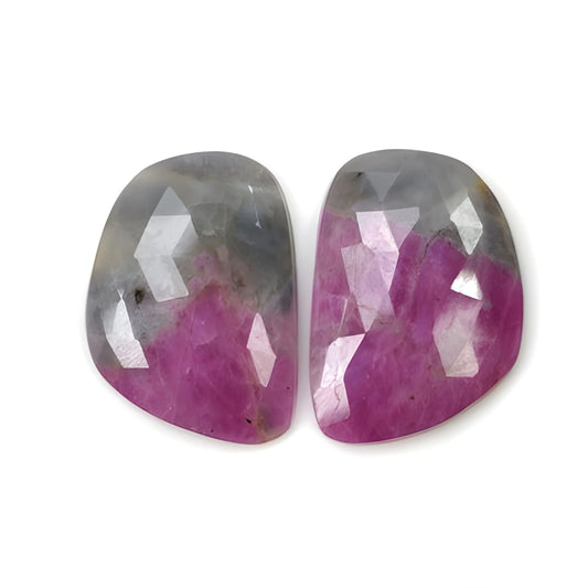 Fette di taglio a rosa con zaffiro multiplo