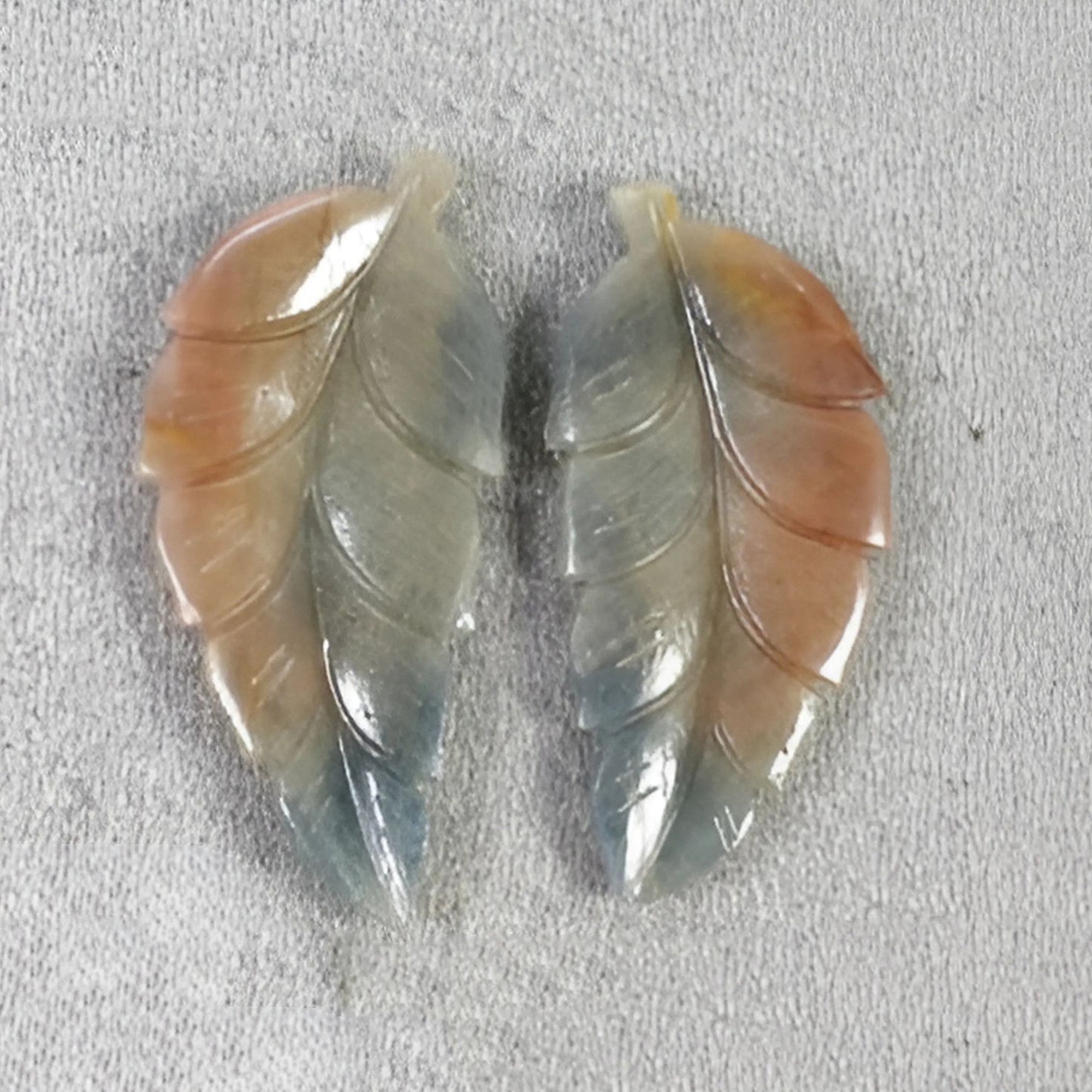 マルチサファイアのインドの葉の彫刻