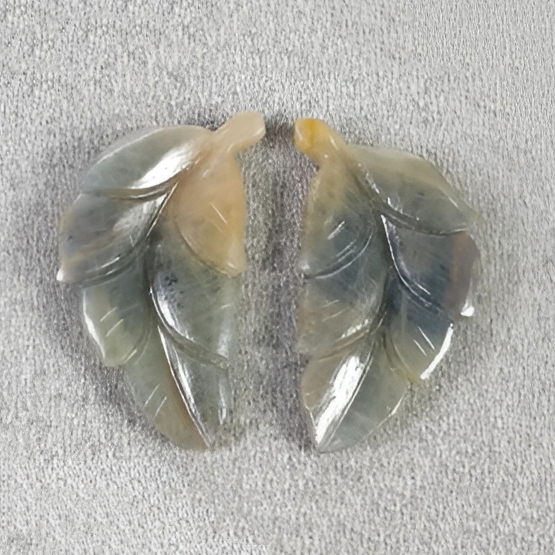 نحت أوراق الشجر الهندية على شكل ياقوت متعدد