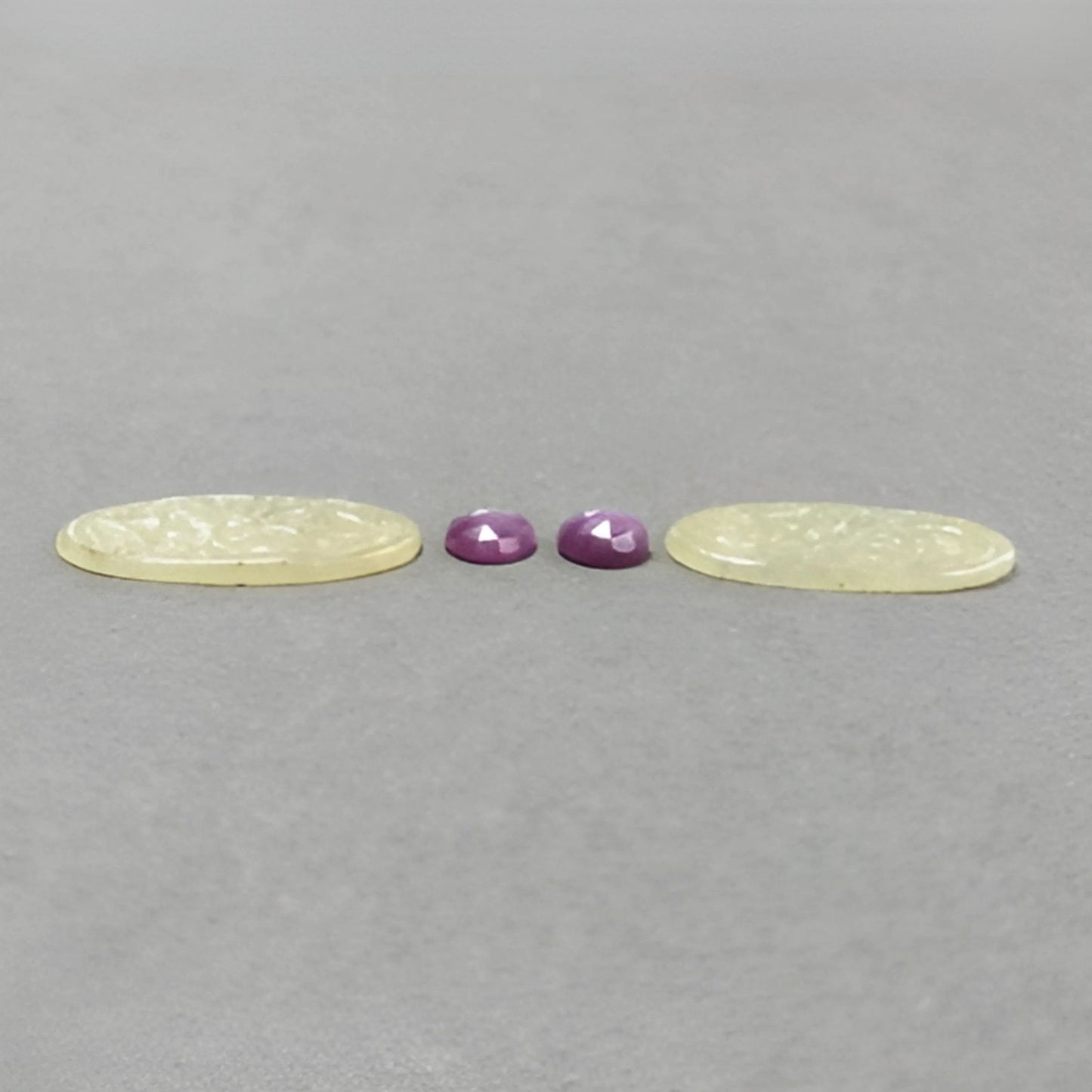 マルチサファイアオーバル、ラウンド彫刻