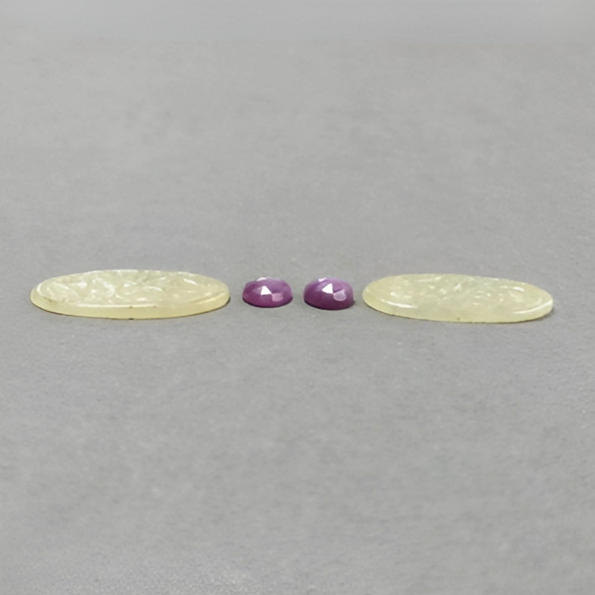 マルチサファイアオーバル、ラウンド彫刻