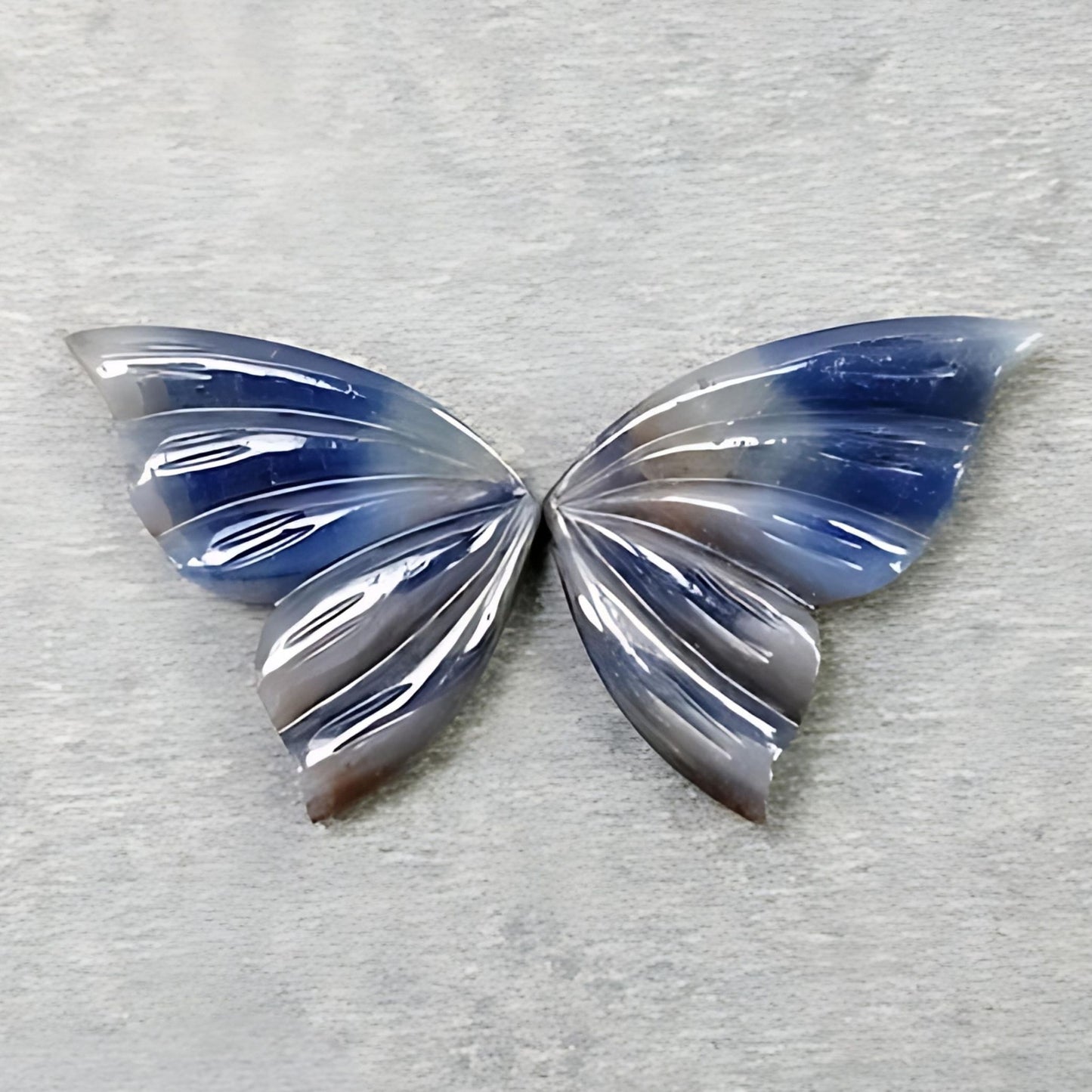 蓝宝石蝴蝶形雕刻