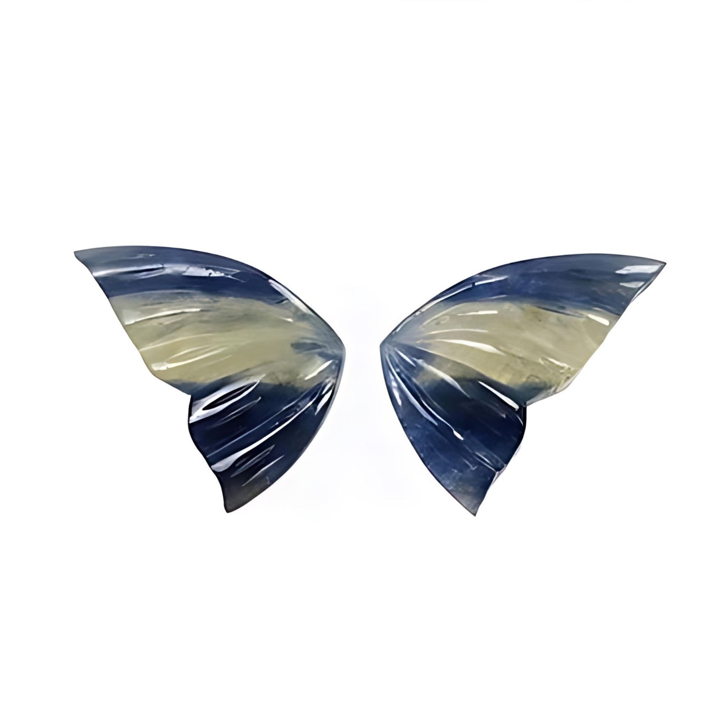 サファイアの蝶の形の彫刻