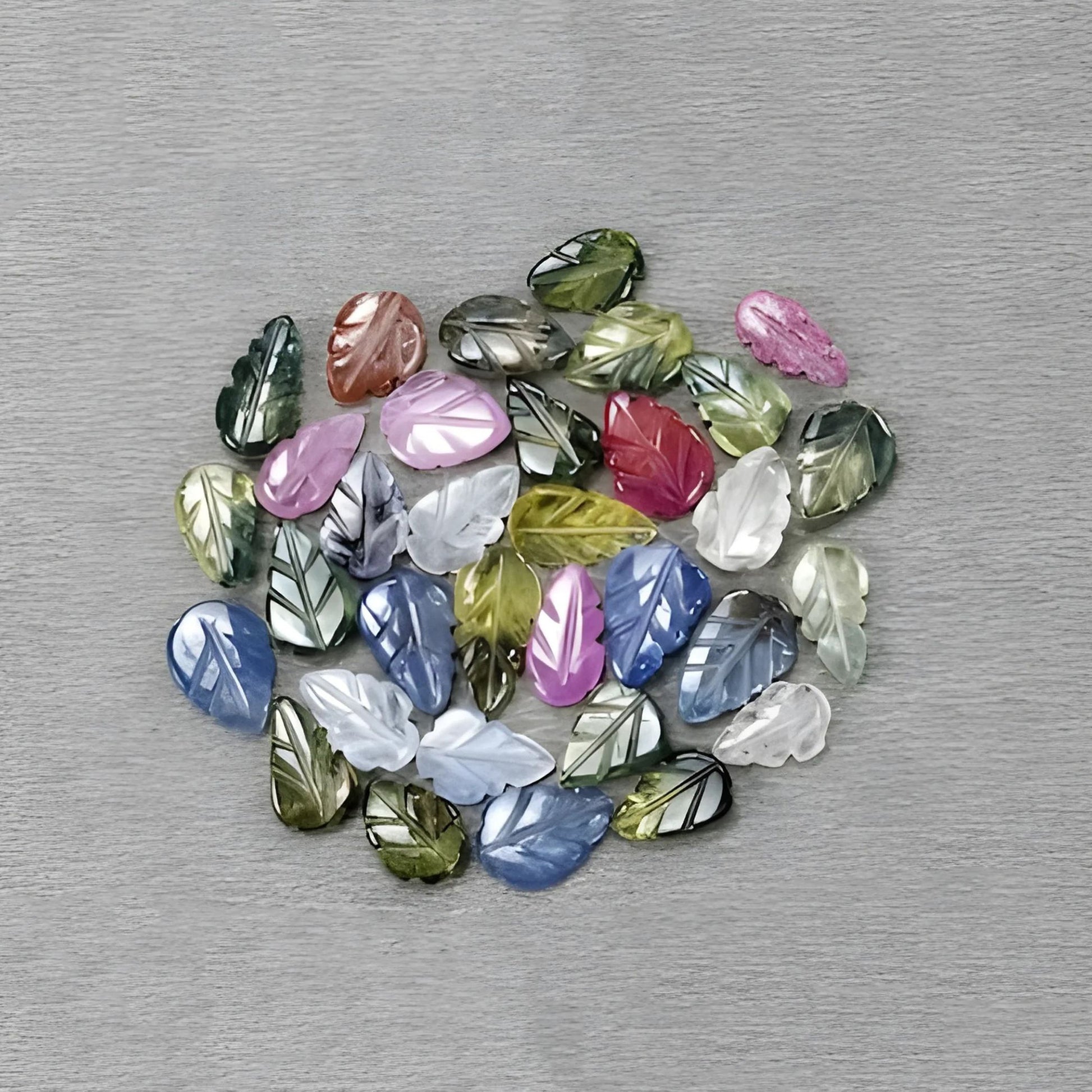 マルチサファイアの葉の彫刻