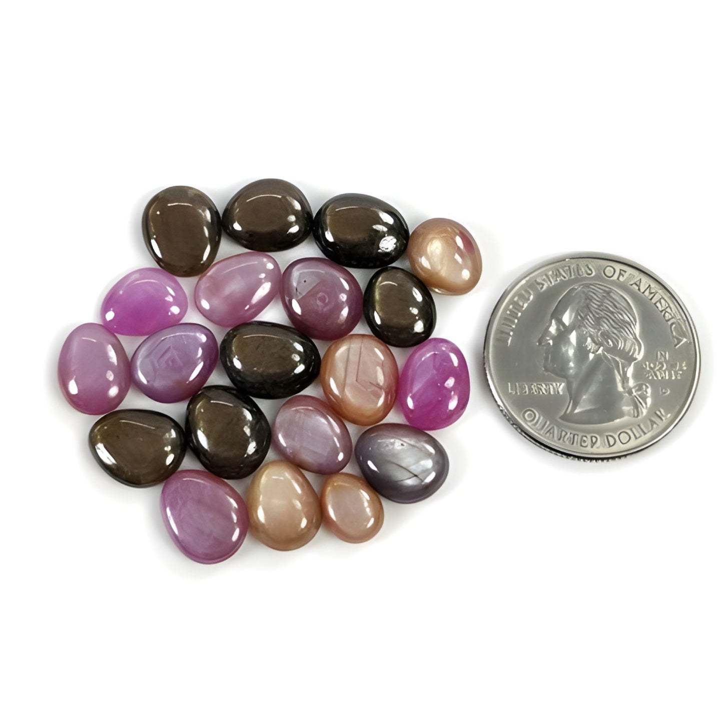 ياقوتة نجمية على شكل بيضة