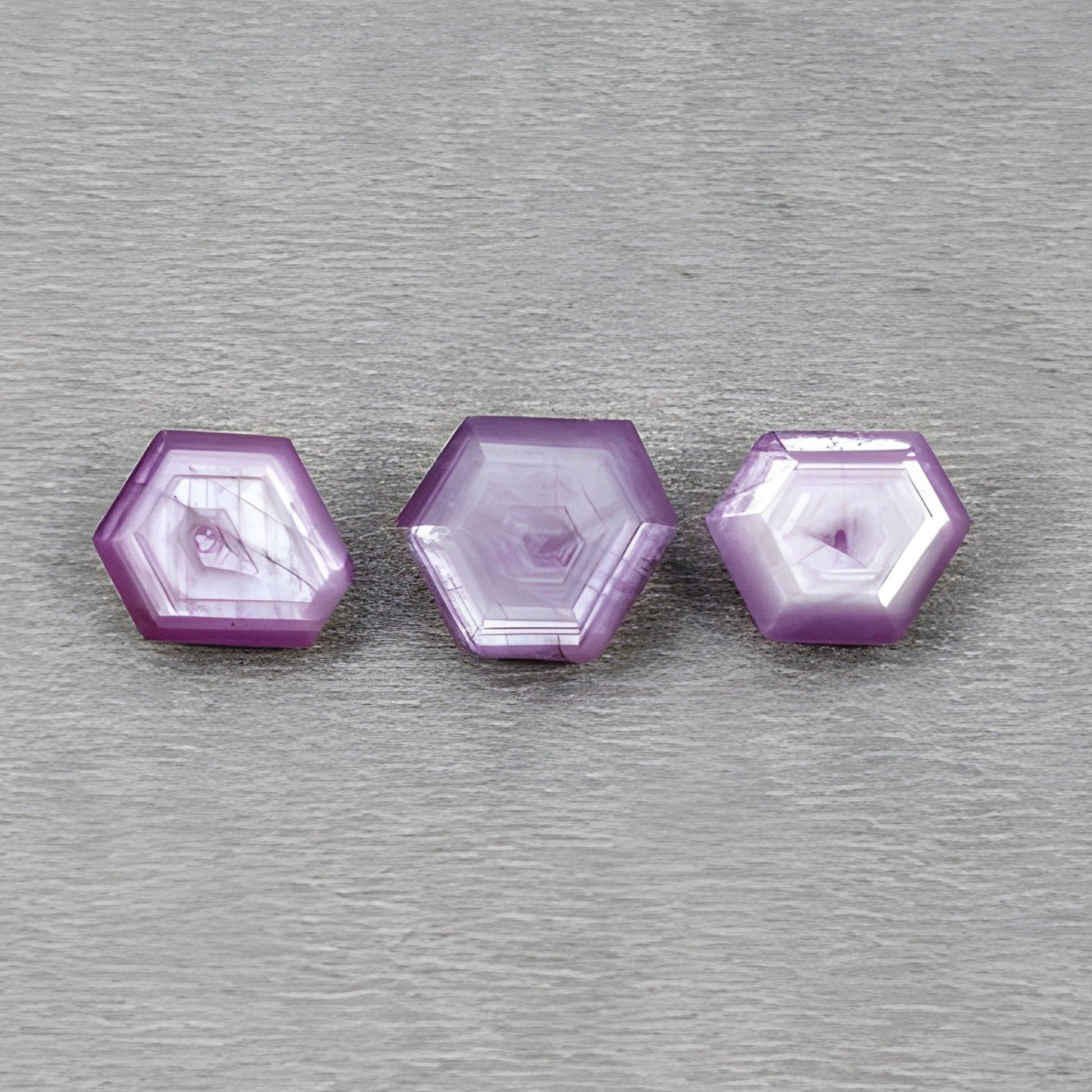 natürlicher, unbehandelter Edelstein Saphir