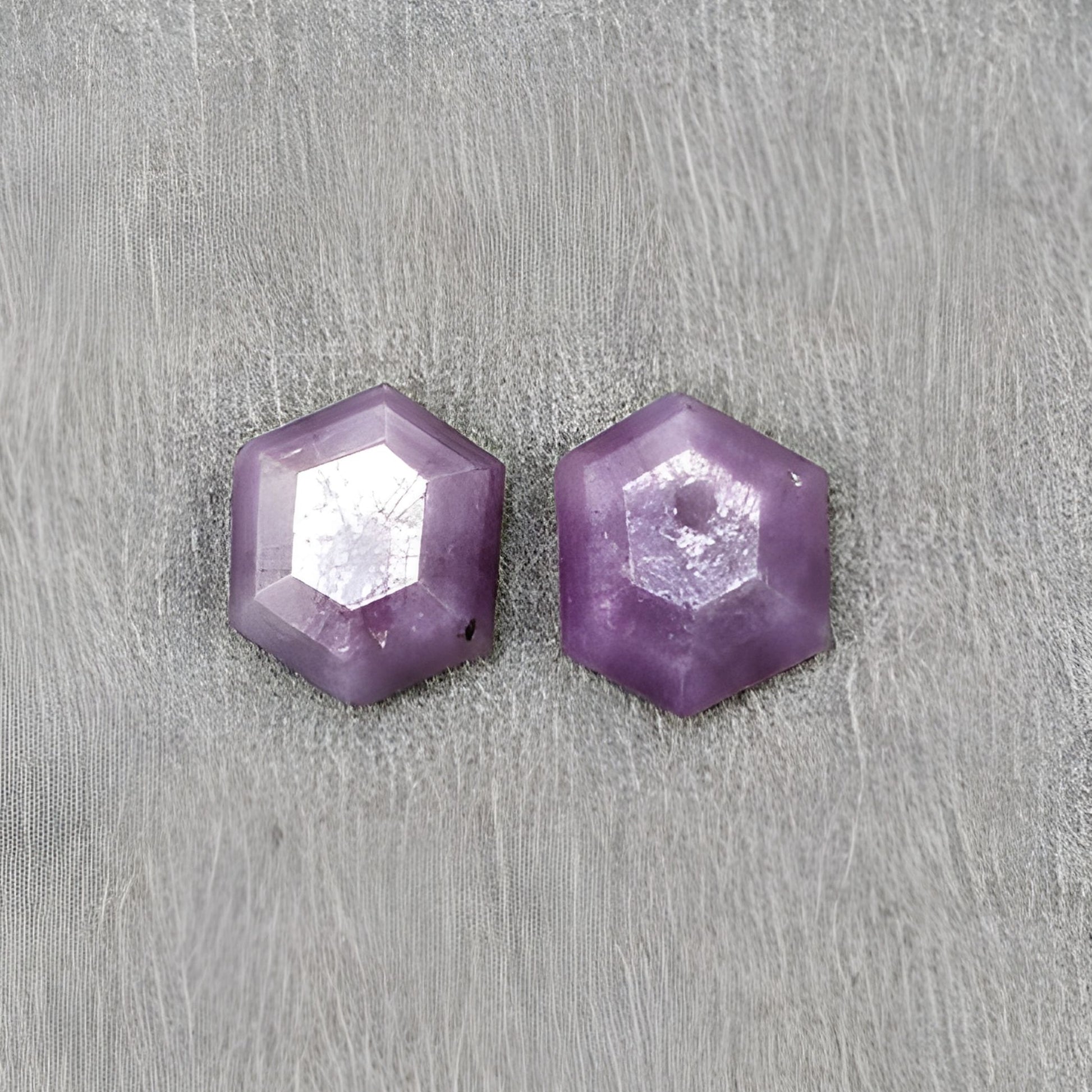 natürlicher, unbehandelter Edelstein Saphir