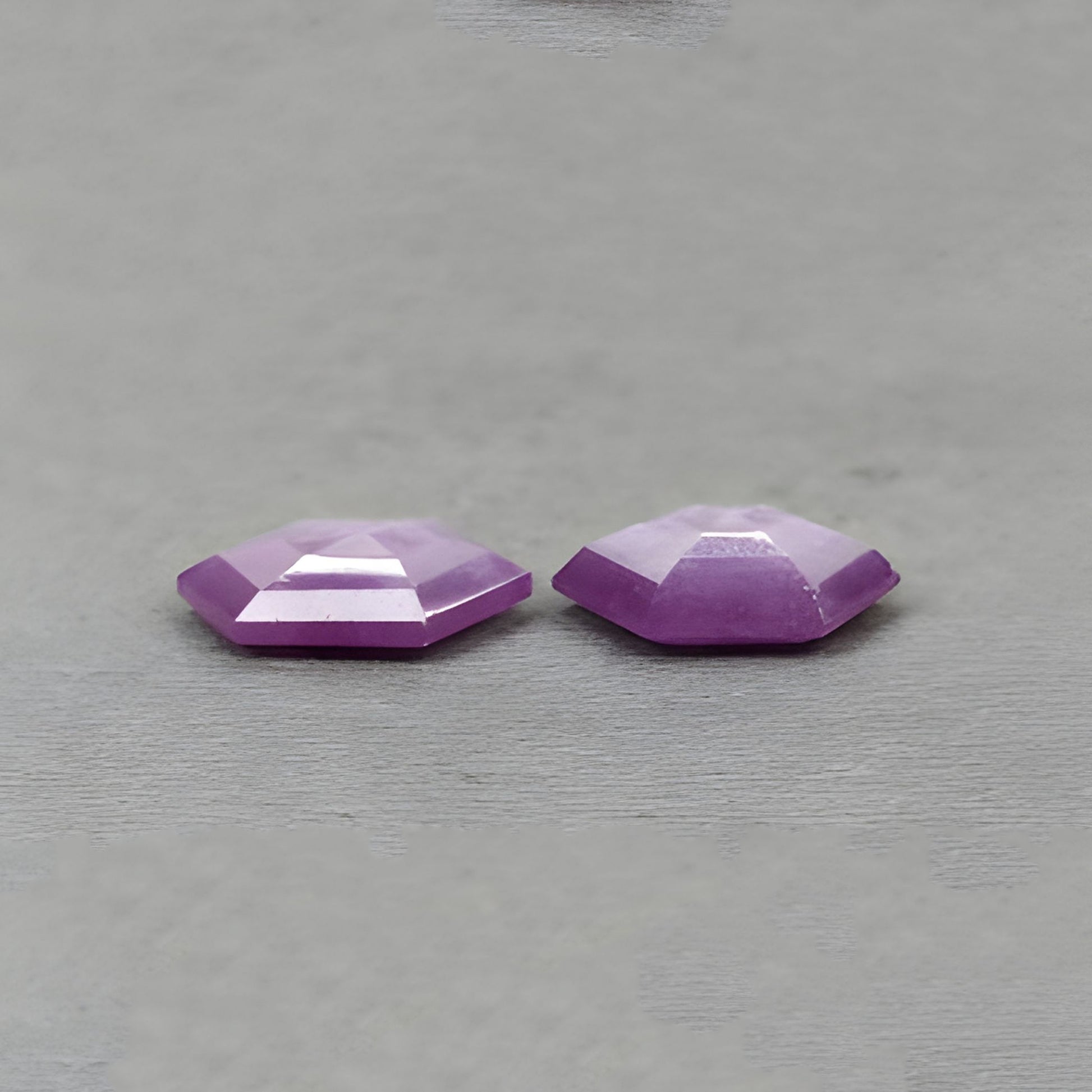 natürlicher, unbehandelter Edelstein Saphir