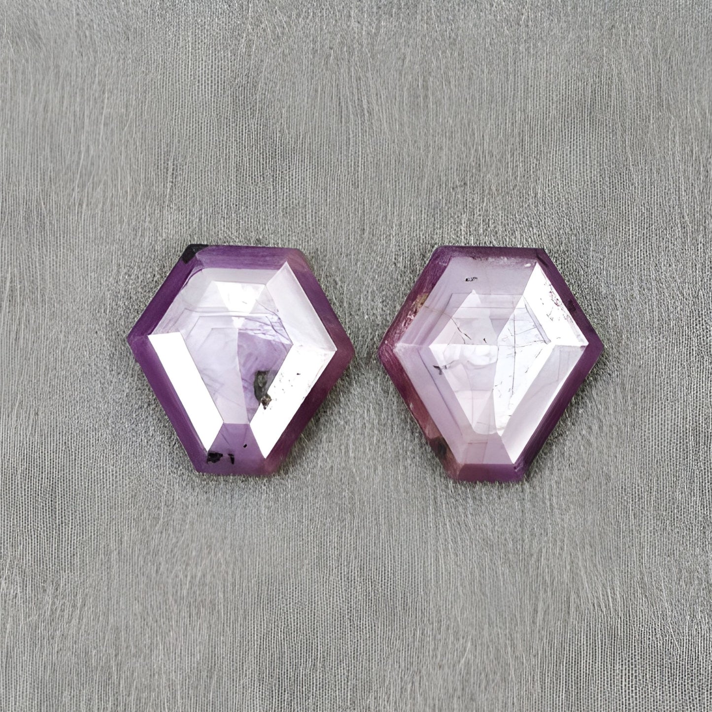 natürlicher, unbehandelter Edelstein Saphir