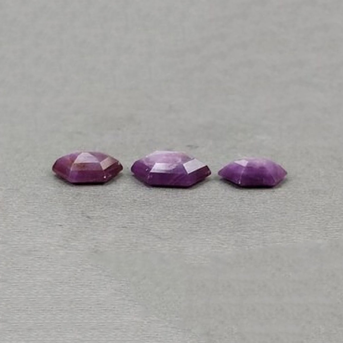 天然未经处理的宝石蓝宝石