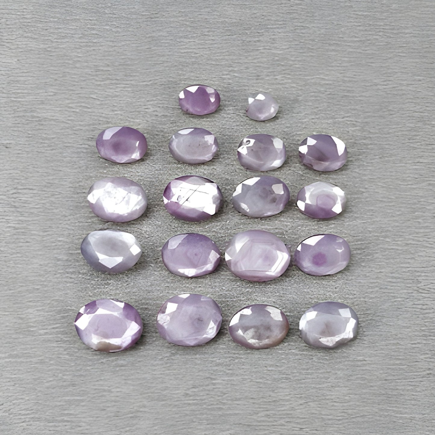 天然未经处理的宝石蓝宝石