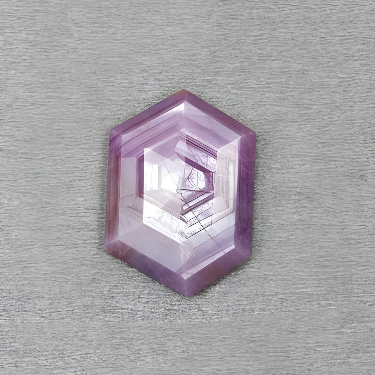 natürlicher, unbehandelter Edelstein Saphir