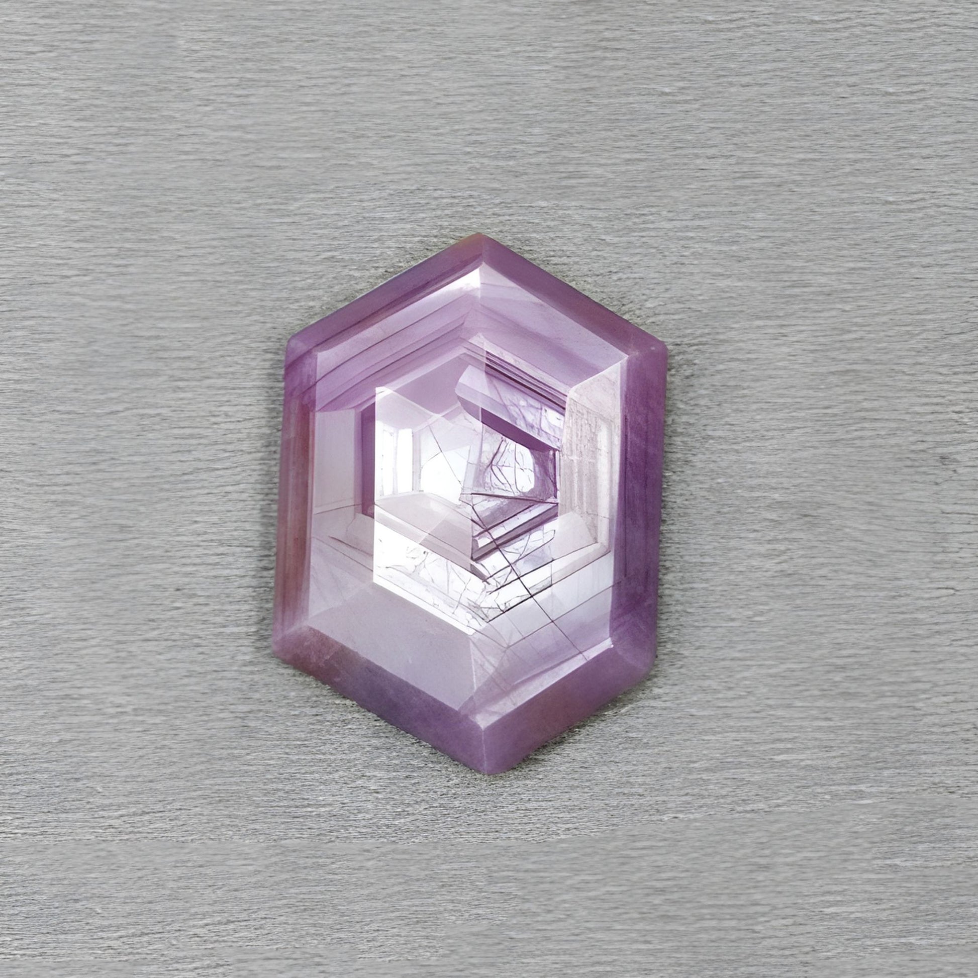 natürlicher, unbehandelter Edelstein Saphir