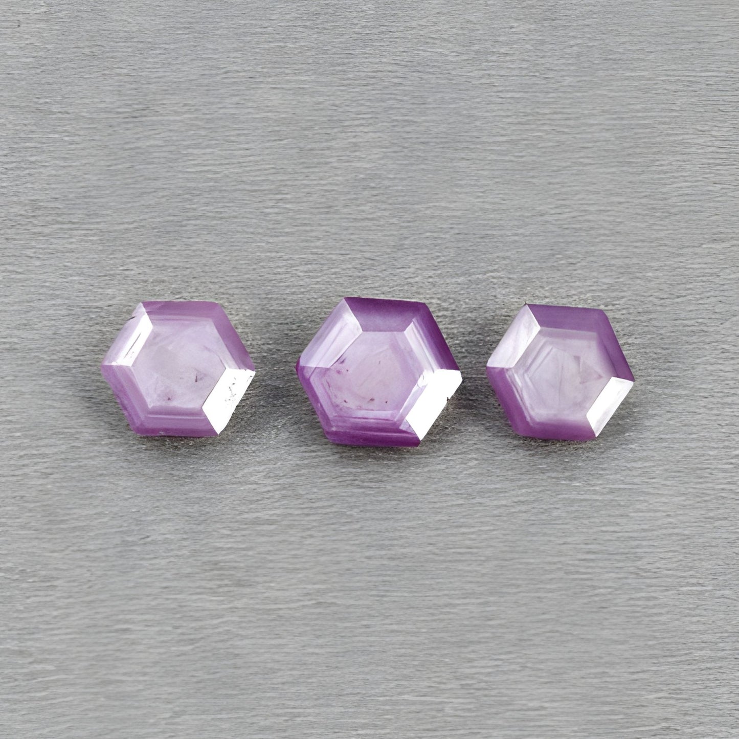 natürlicher, unbehandelter Edelstein Saphir