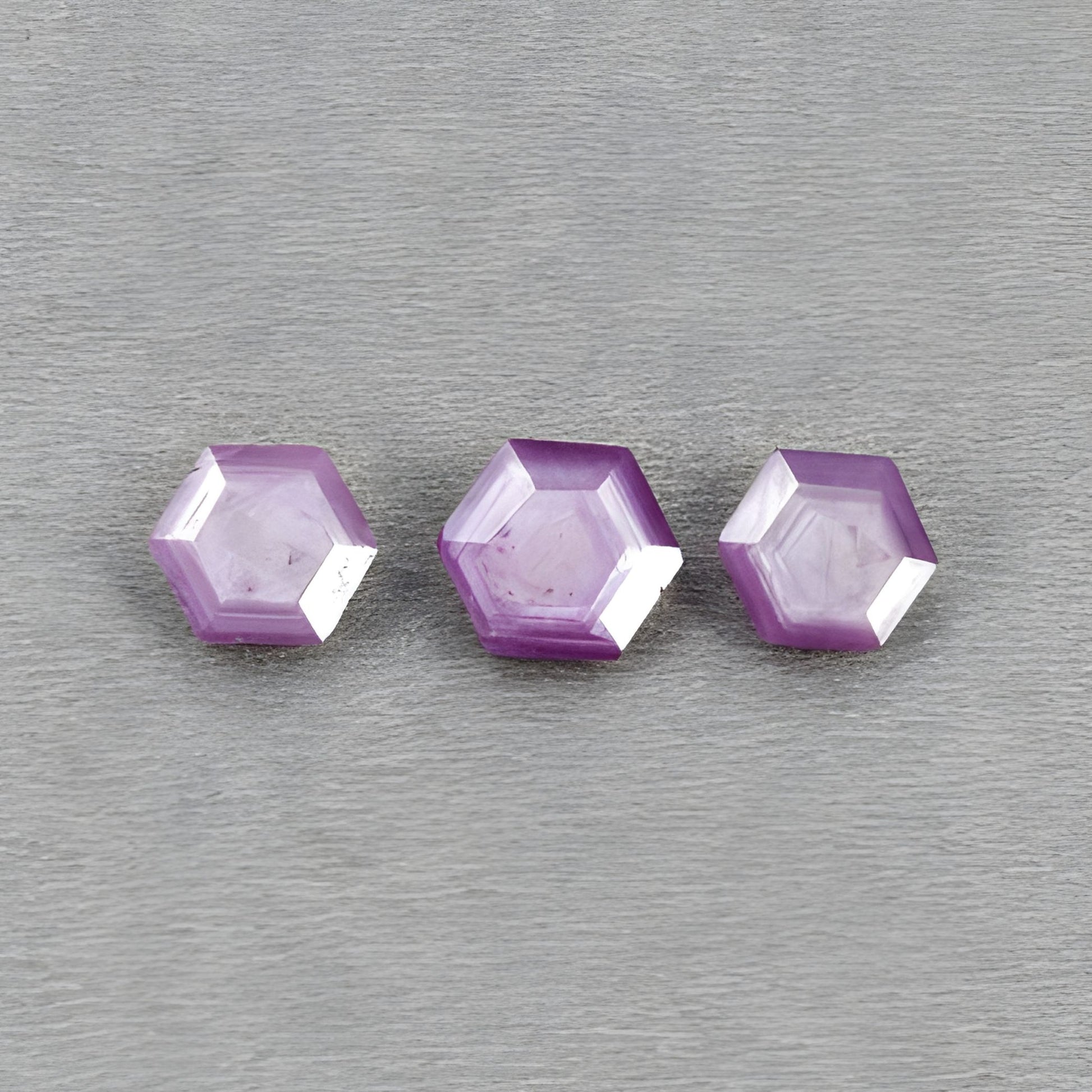 natürlicher, unbehandelter Edelstein Saphir