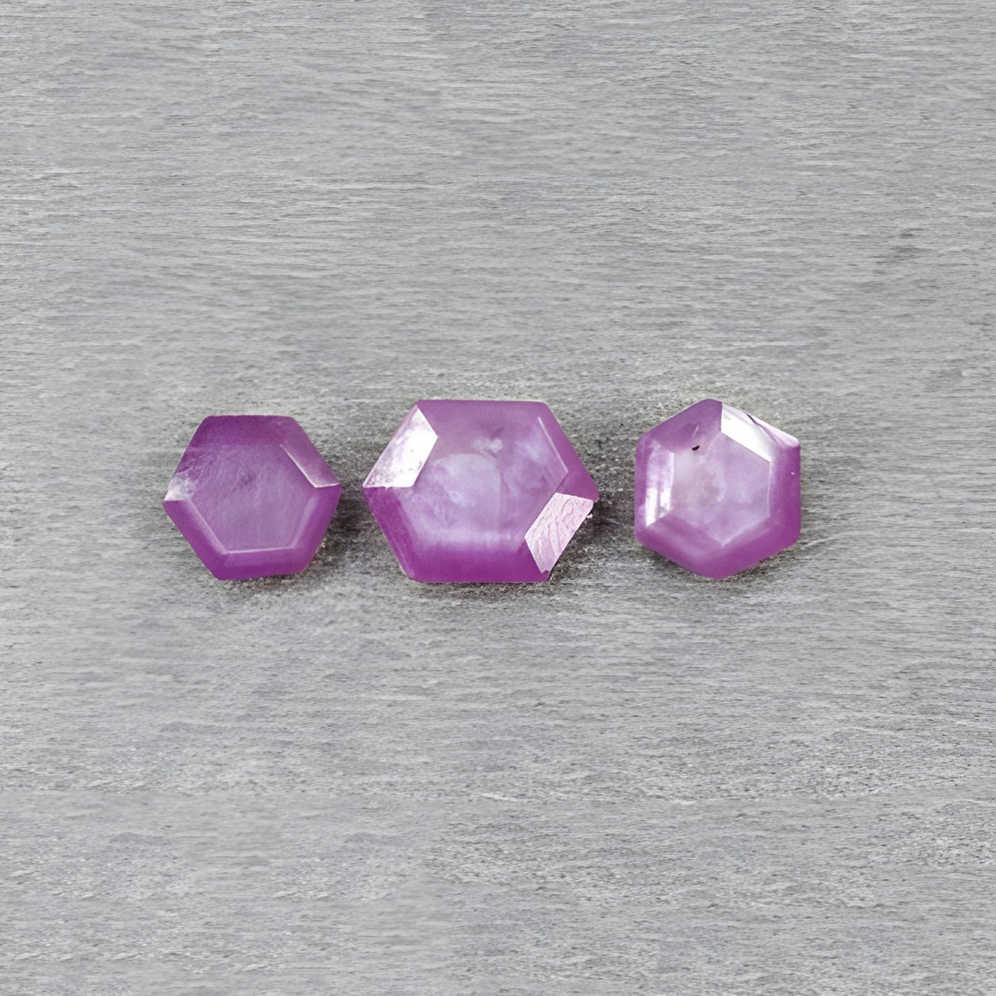 Himbeerrot Sechseckform Stufenschnitt