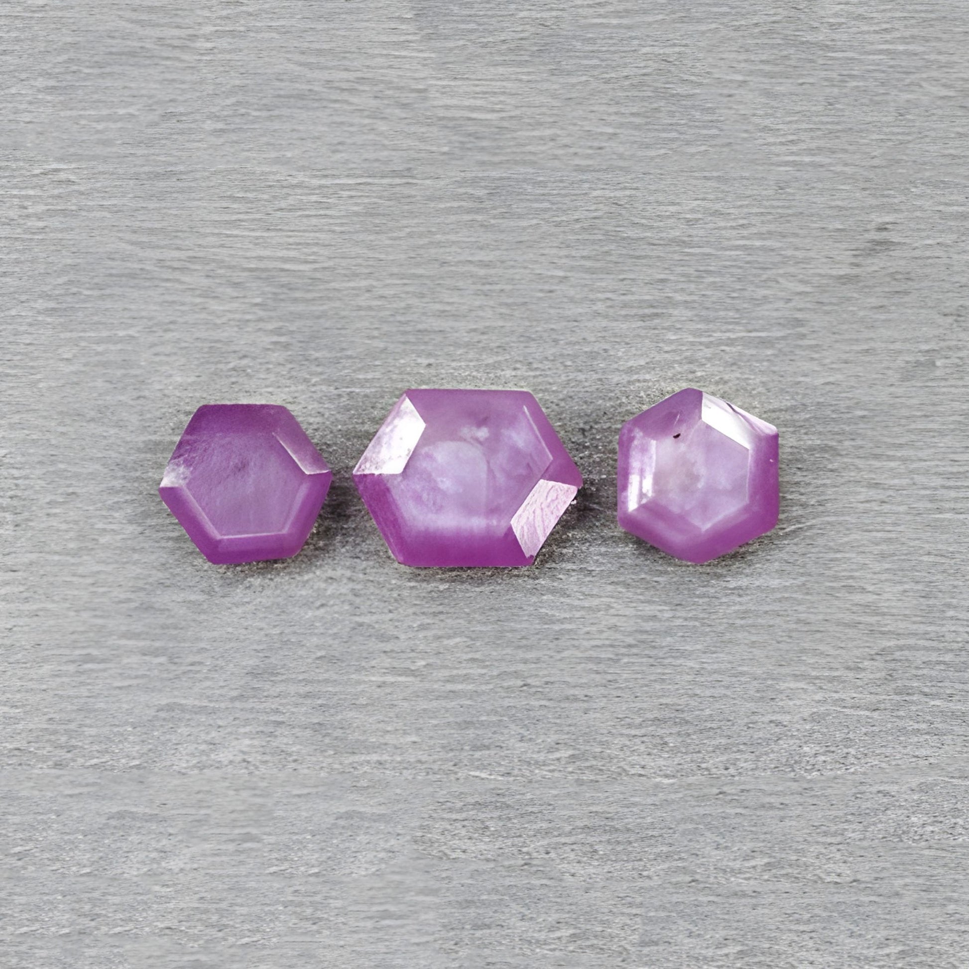 Himbeerrot Sechseckform Stufenschnitt