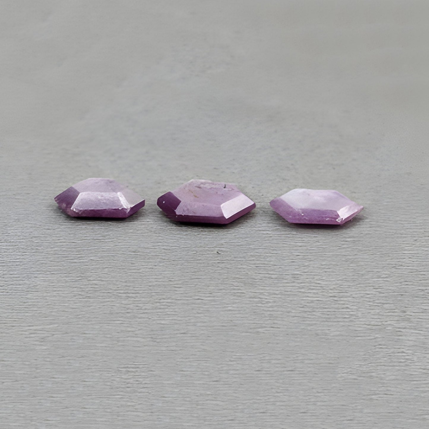 facettierter Saphir-Edelstein