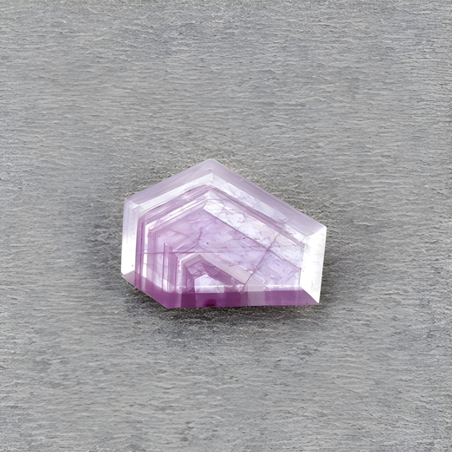 natürlicher, unbehandelter Rubin-Edelstein