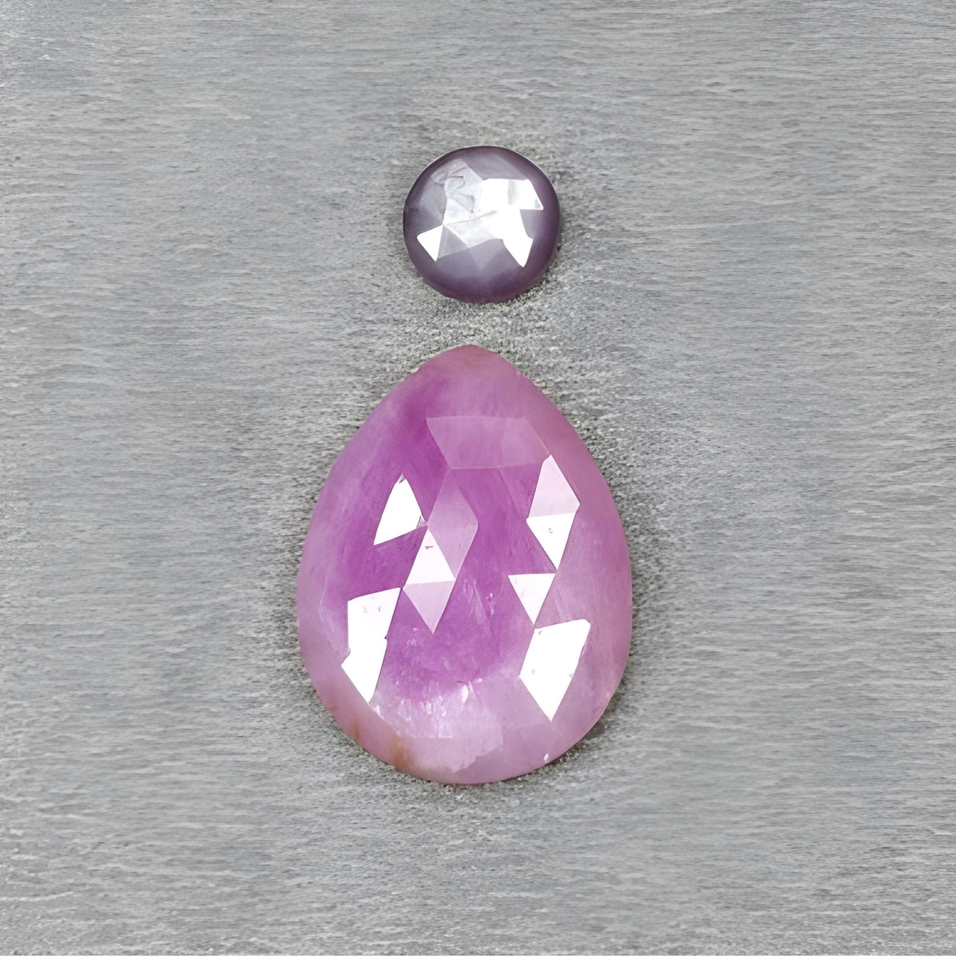 natürlicher, unbehandelter Edelstein Saphir