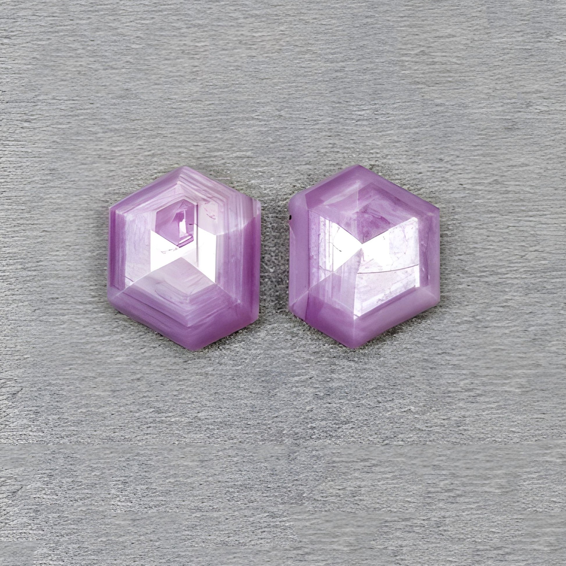 サファイアのファセットカット六角形