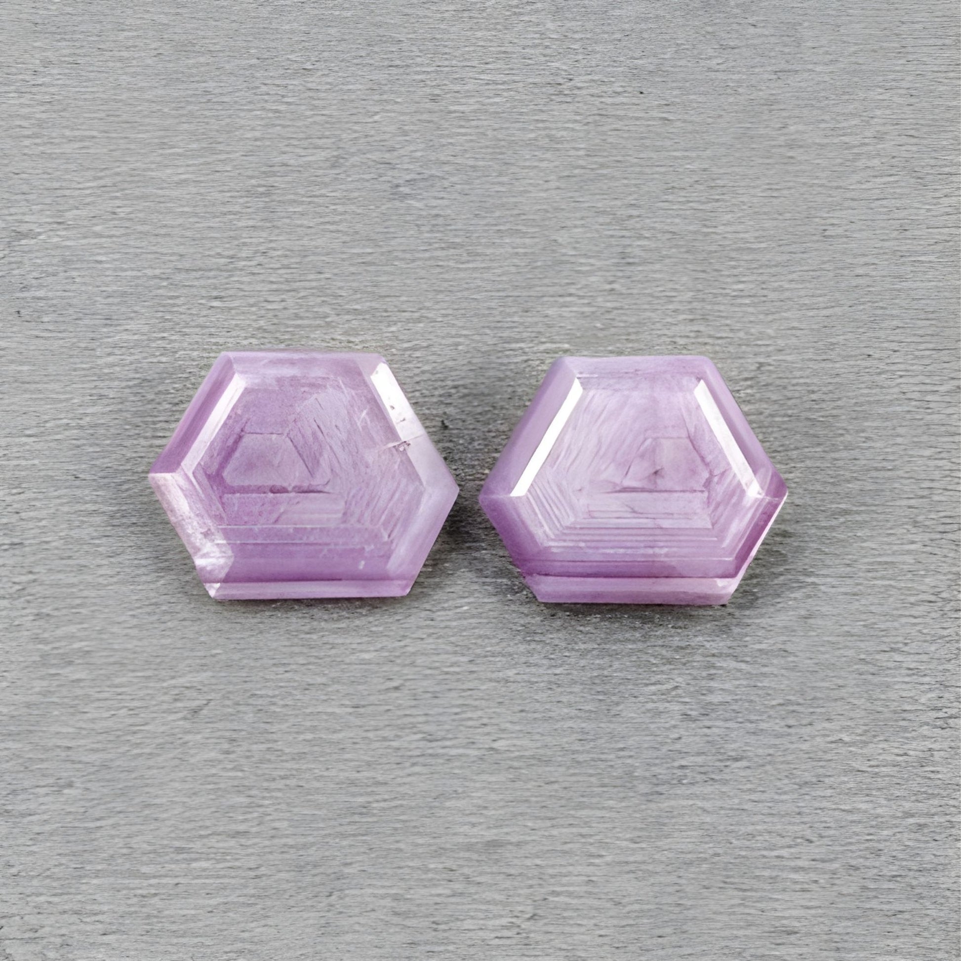 natürlicher, unbehandelter Edelstein Saphir