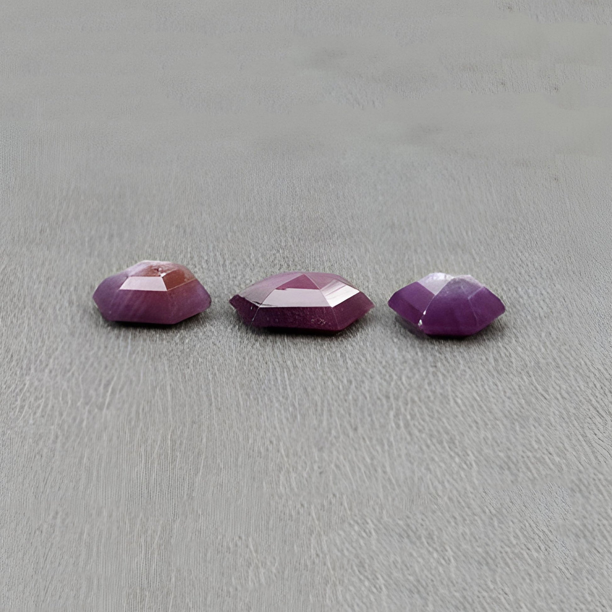 树莓色蓝宝石六边形刻面切割