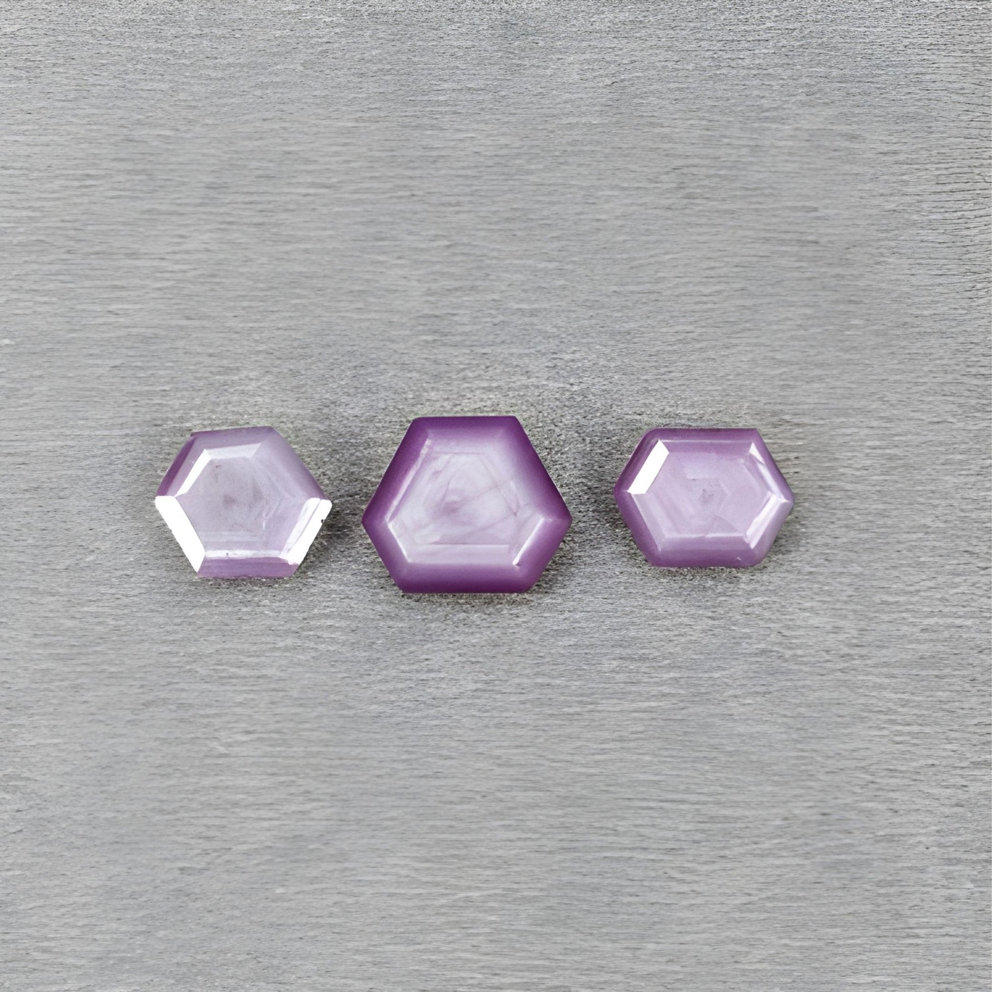 natürlicher, unbehandelter Edelstein Saphir