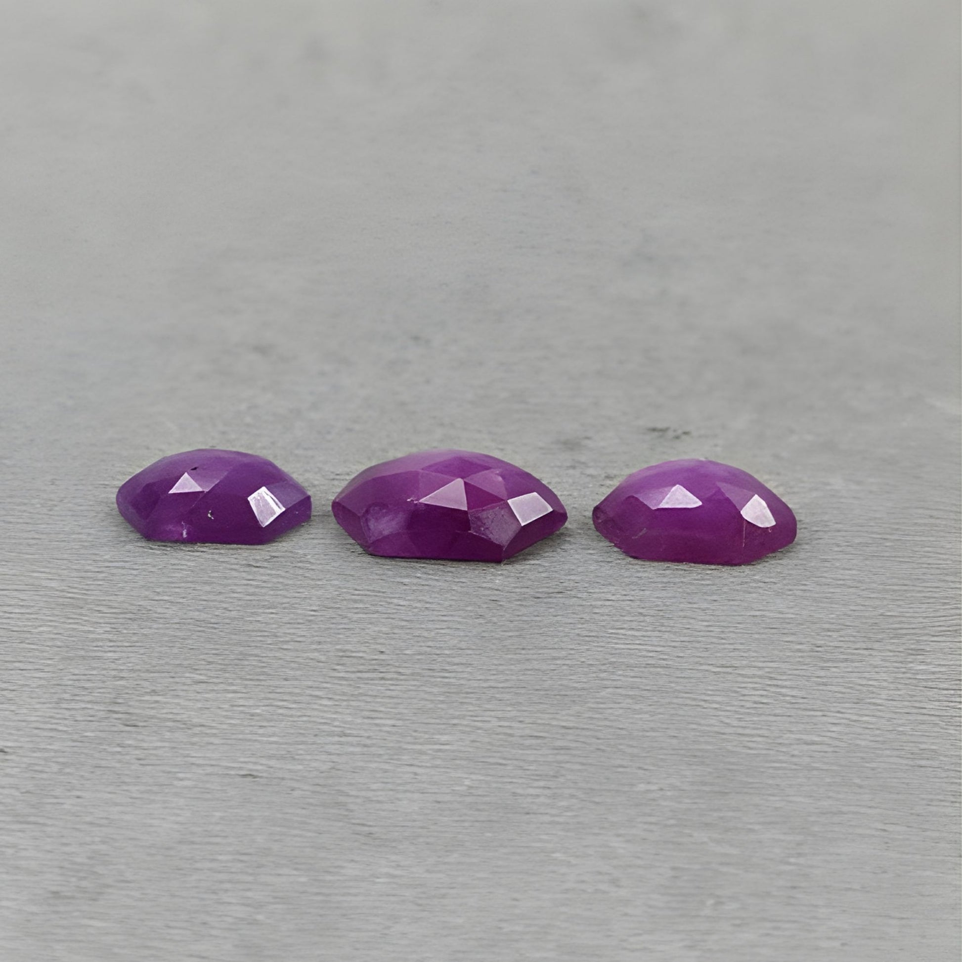 natürlicher, unbehandelter Edelstein