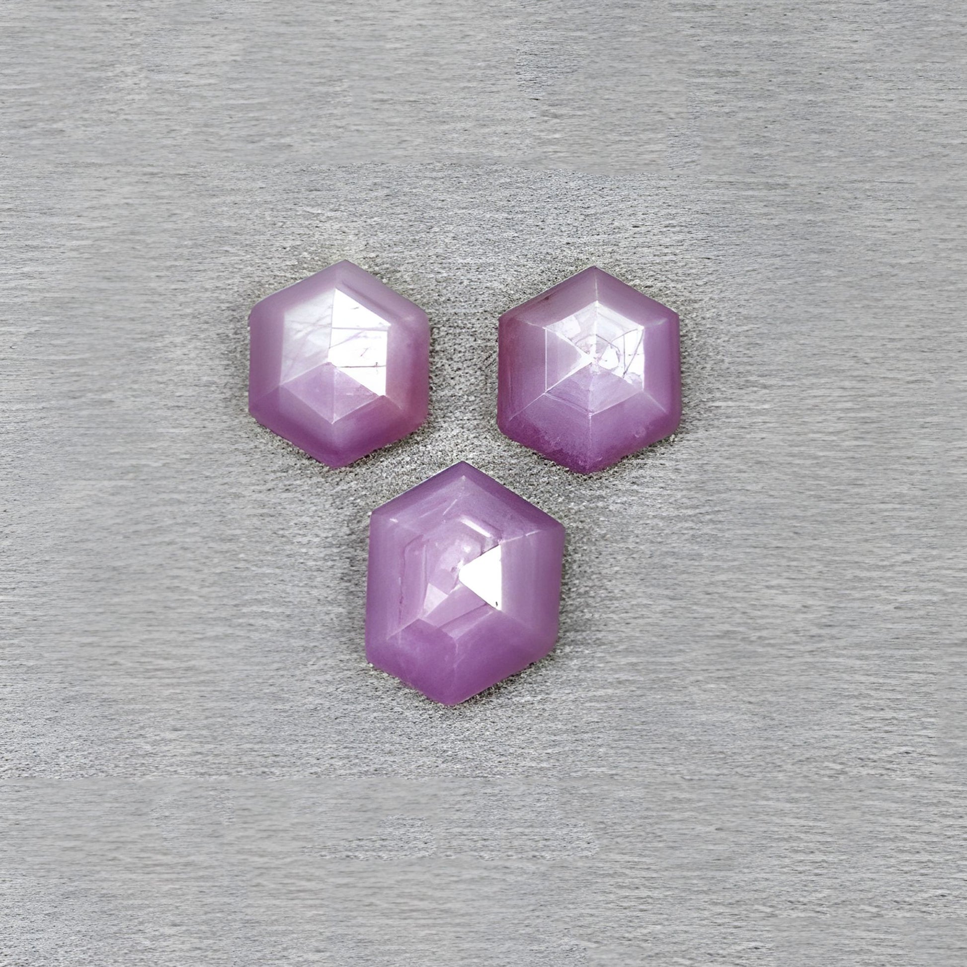 ラズベリーサファイア 六角形ファセットカット