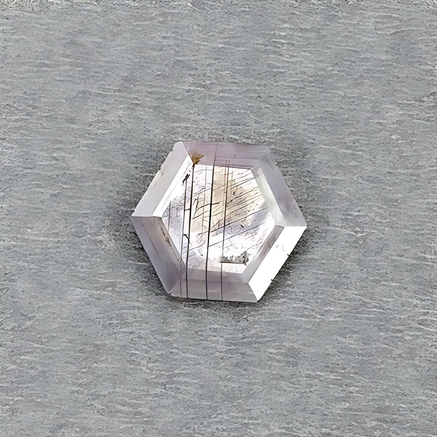 サファイアのファセットカットの宝石