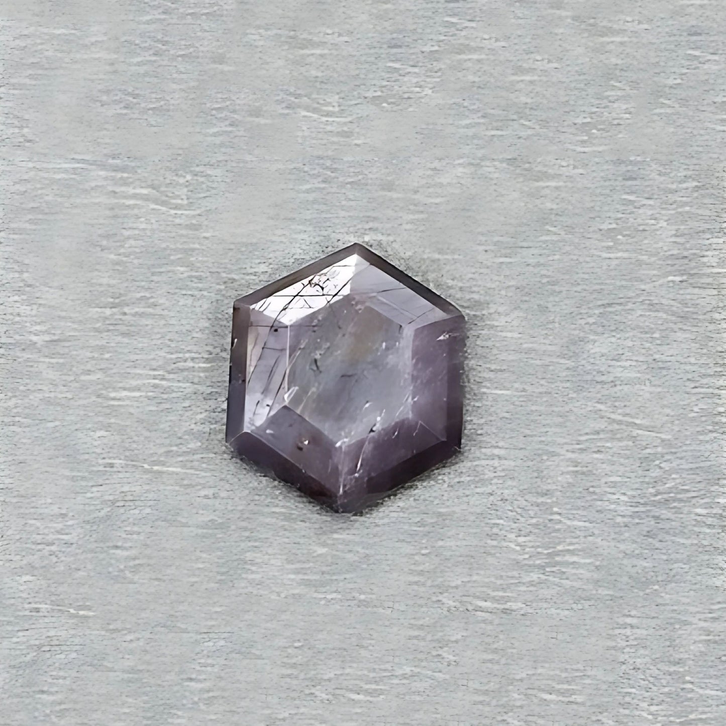 ラズベリーサファイア 六角形ファセットカット