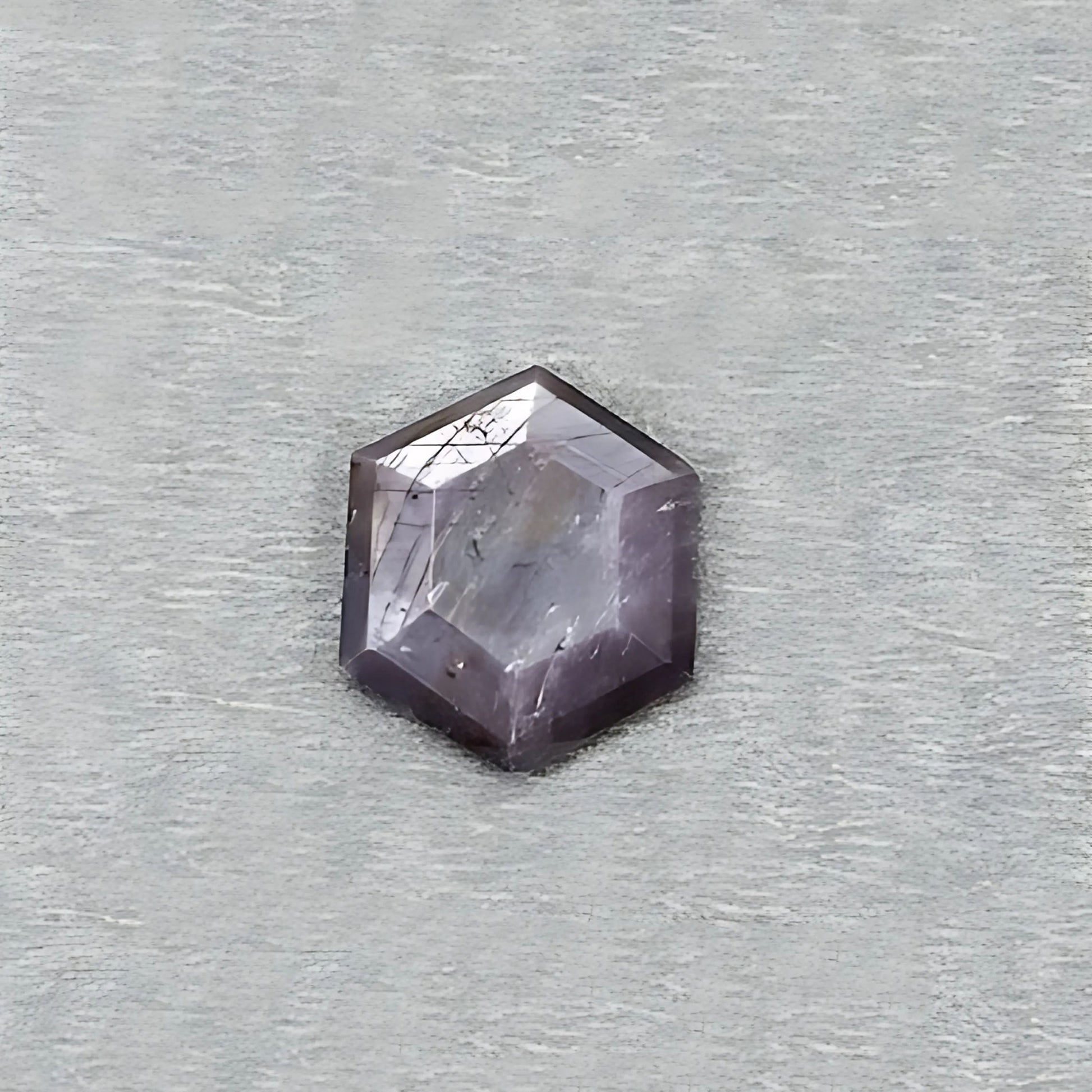 ラズベリーサファイア 六角形ファセットカット