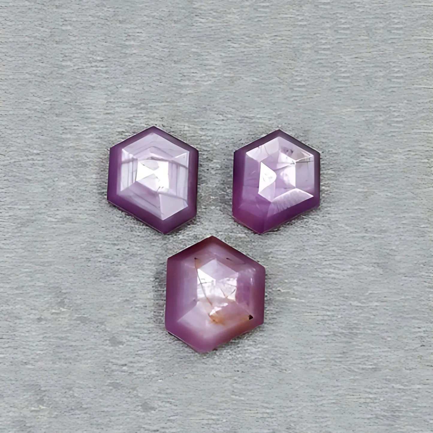 ラズベリーサファイア 六角形ファセットカット
