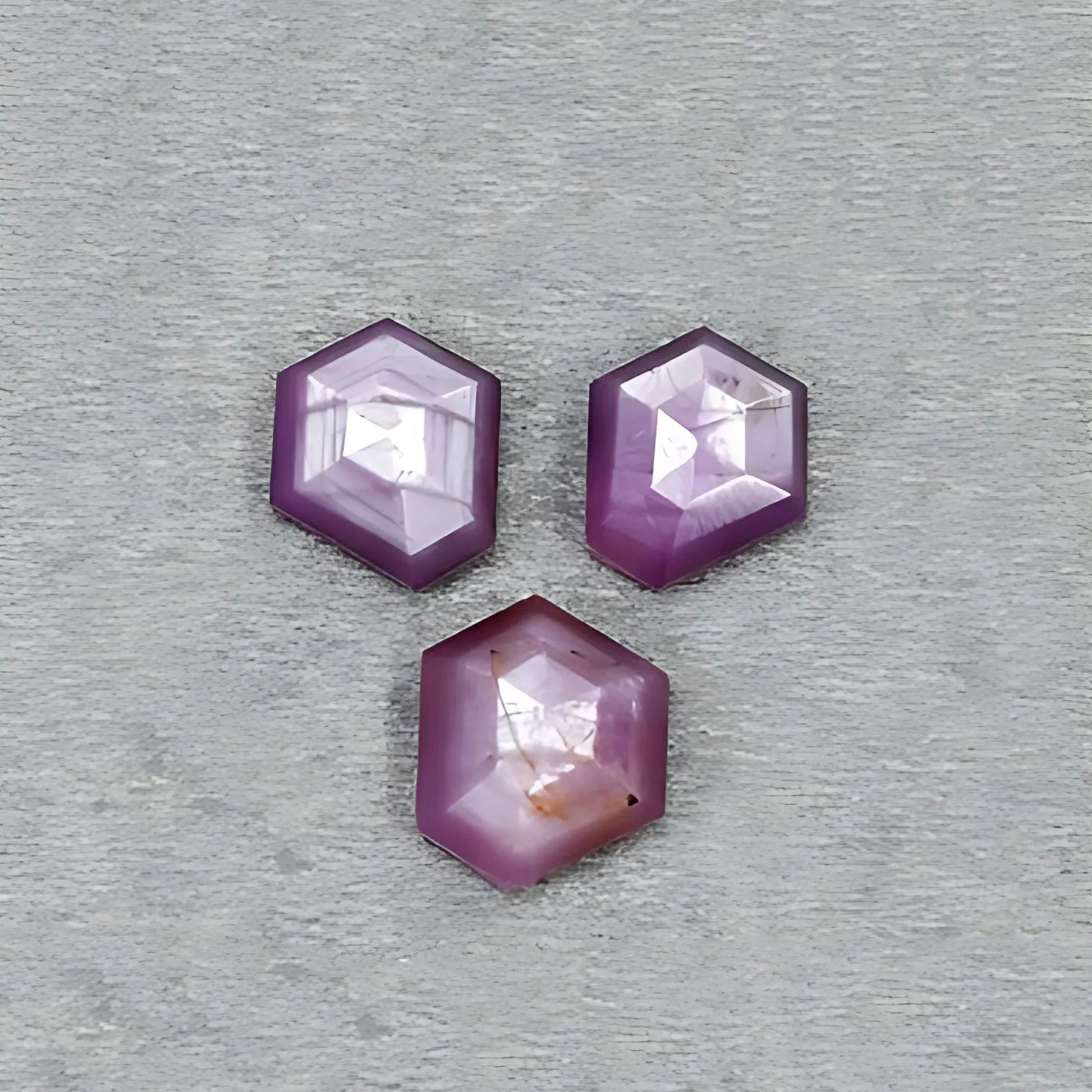 ラズベリーサファイア 六角形ファセットカット