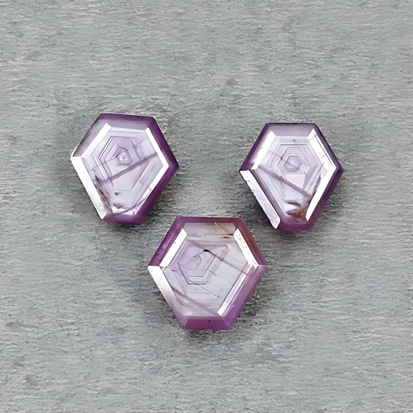 الياقوت التوتي للمجوهرات