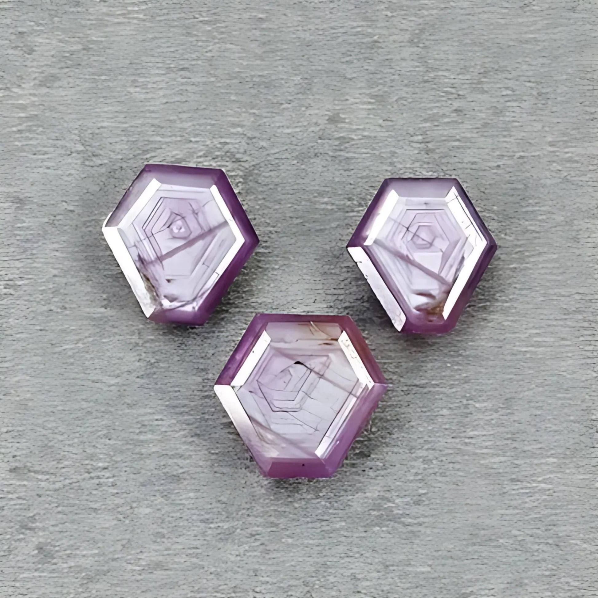 الياقوت التوتي للمجوهرات