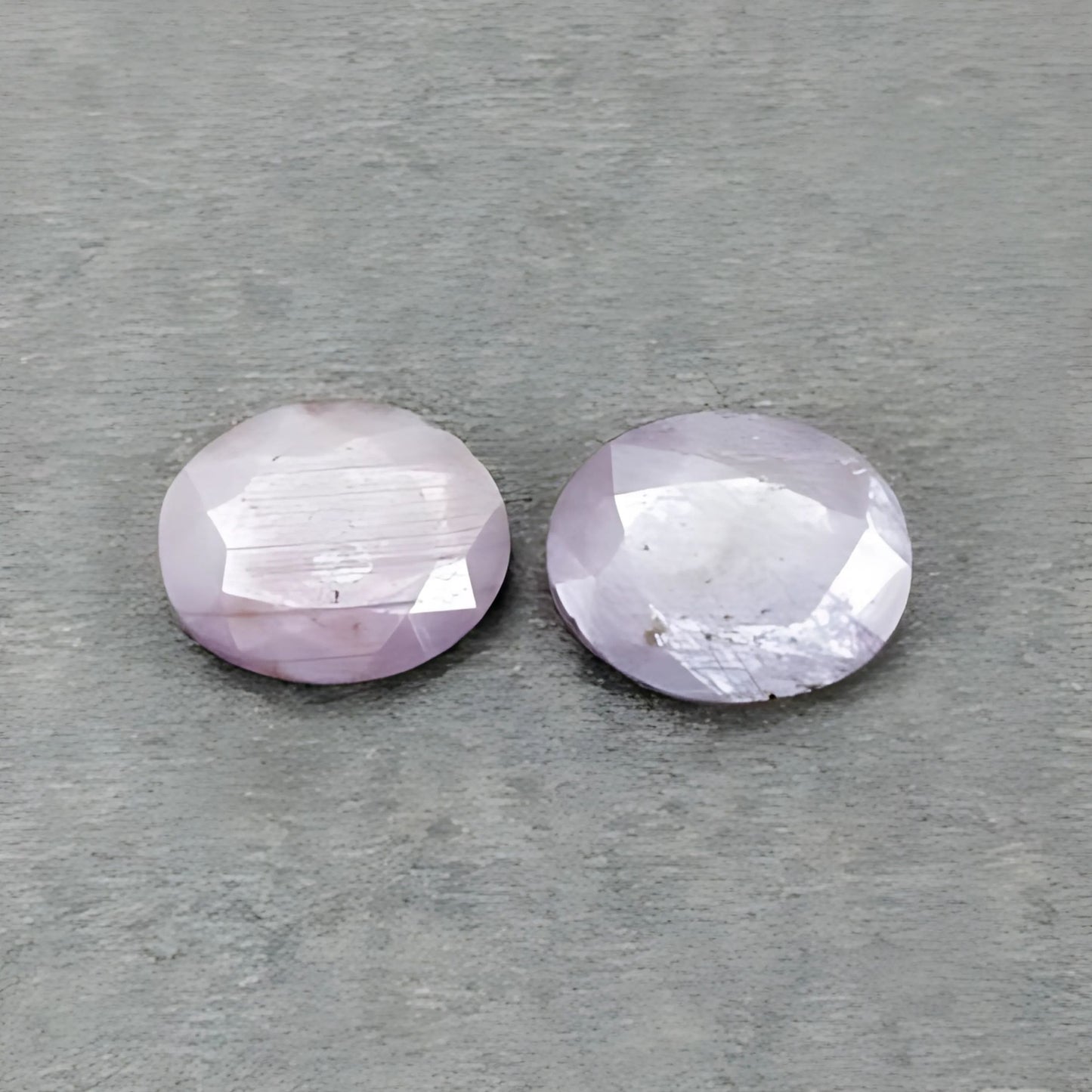 ラズベリーサファイア オーバルシェイプ ファセットカット